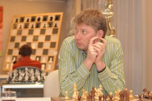 Vachier Lagrave wint Kroongroep met een punt voorsprong