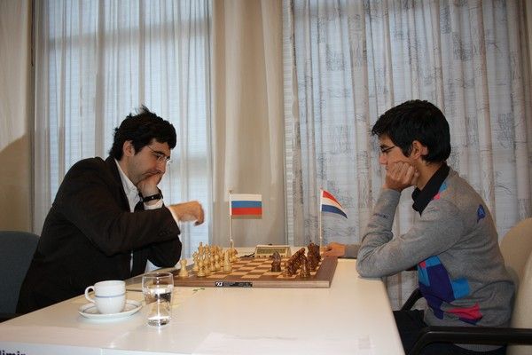 Hoogeveen maakt kennis met Kramnik