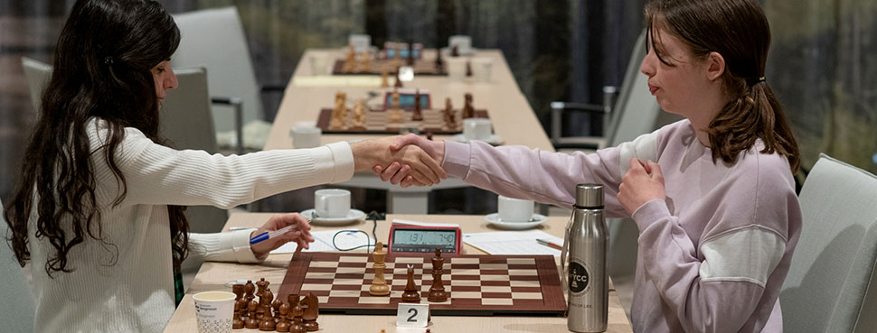 Peng verliest koppositie; Zwirs, Van den Doel en Hing Ting Lai verder