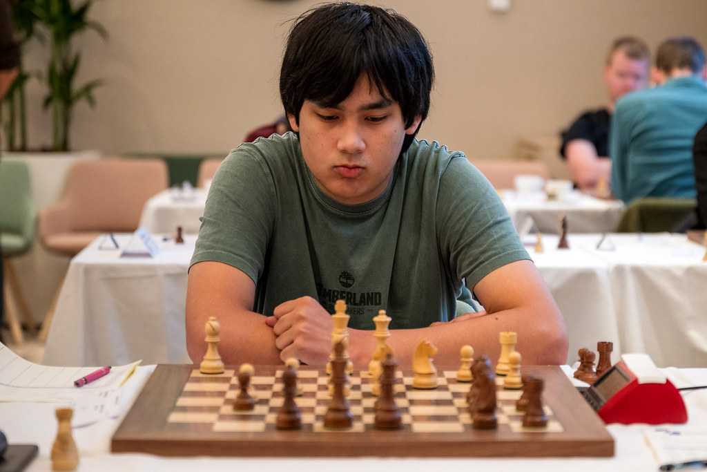 Noah Ritzerveld leidt met perfecte score